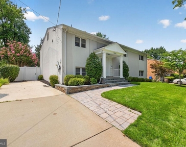 1604 Martha Terrace - Photo Thumbnail 1