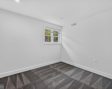 1604 Martha Terrace - Photo Thumbnail 8