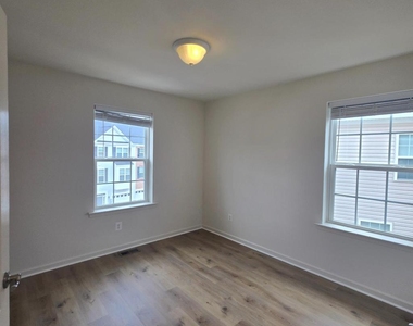7770 Dagny Way - Photo Thumbnail 14