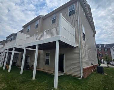 7770 Dagny Way - Photo Thumbnail 23