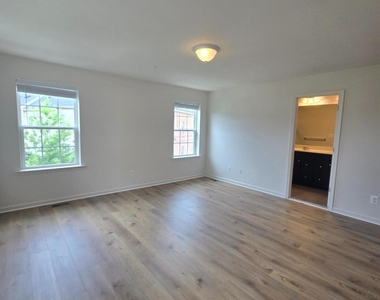 7770 Dagny Way - Photo Thumbnail 8