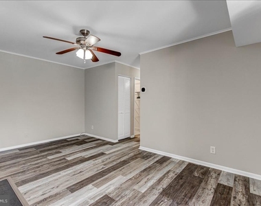 5915 Tamar Drive - Photo Thumbnail 7