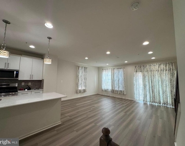 7807 Cherrel Brooks Way - Photo Thumbnail 8