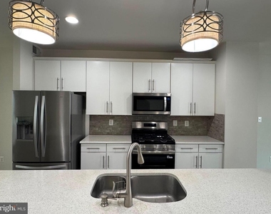7807 Cherrel Brooks Way - Photo Thumbnail 3