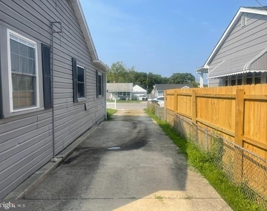1202 Fuselage Avenue - Photo Thumbnail 15