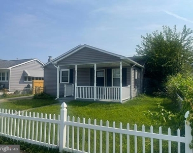 1202 Fuselage Avenue - Photo Thumbnail 1