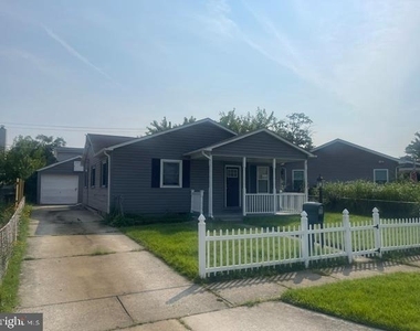 1202 Fuselage Avenue - Photo Thumbnail 2