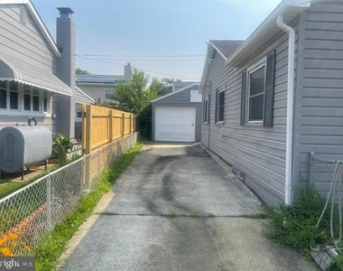 1202 Fuselage Avenue - Photo Thumbnail 13