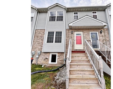 252 Vincent Circle - Photo Thumbnail 1