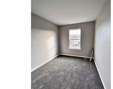 252 Vincent Circle - Photo Thumbnail 11