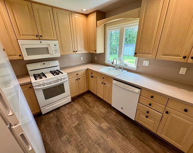416 Townsend Road - Photo Thumbnail 6