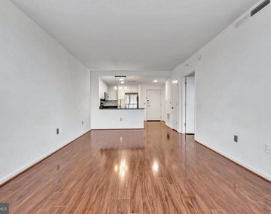 355 I Street Sw - Photo Thumbnail 2