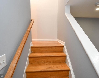 1704 Ne Montana Avenue Ne - Photo Thumbnail 8