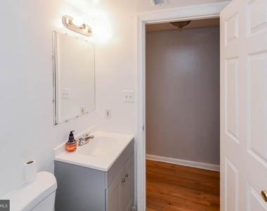 1704 Ne Montana Avenue Ne - Photo Thumbnail 13