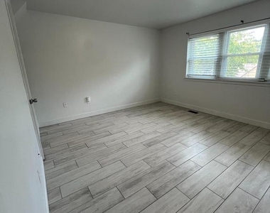 73 Hawthorne Court Ne - Photo Thumbnail 8