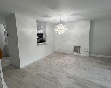 73 Hawthorne Court Ne - Photo Thumbnail 4