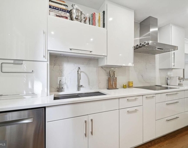 4373 Westover Place Nw - Photo Thumbnail 8