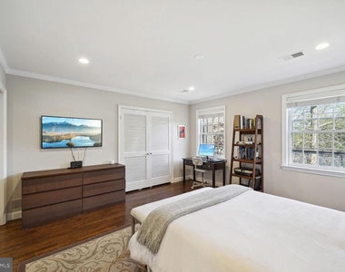 4373 Westover Place Nw - Photo Thumbnail 13