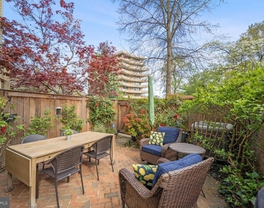 4373 Westover Place Nw - Photo Thumbnail 7