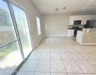 284 Moultrie Village Lane - Photo Thumbnail 5