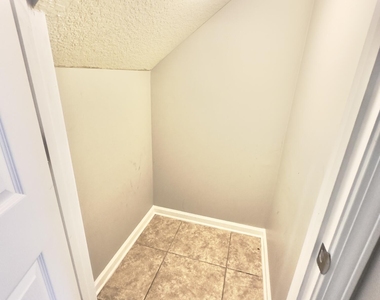 284 Moultrie Village Lane - Photo Thumbnail 16