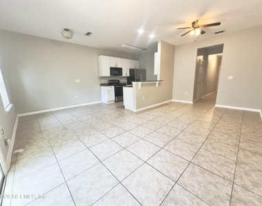 284 Moultrie Village Lane - Photo Thumbnail 6
