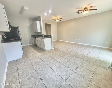 284 Moultrie Village Lane - Photo Thumbnail 7