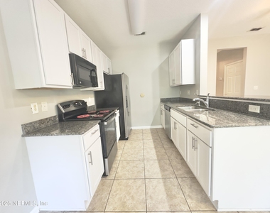 284 Moultrie Village Lane - Photo Thumbnail 8