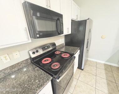 284 Moultrie Village Lane - Photo Thumbnail 9