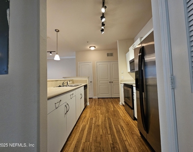 8290 Gate Parkway - Photo Thumbnail 3