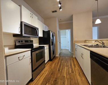 8290 Gate Parkway - Photo Thumbnail 2