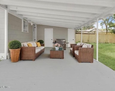 1580 Hamilton Street - Photo Thumbnail 7
