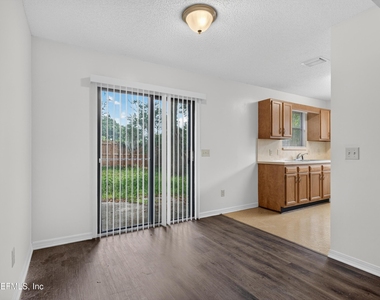 1445 Classic Oak Road W - Photo Thumbnail 10