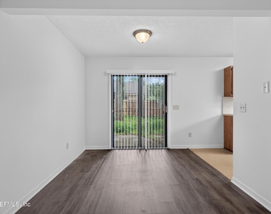 1445 Classic Oak Road W - Photo Thumbnail 9