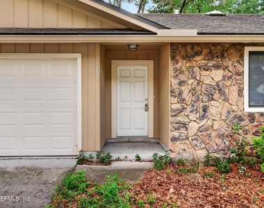 1445 Classic Oak Road W - Photo Thumbnail 3