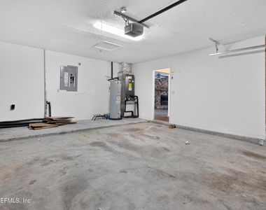1445 Classic Oak Road W - Photo Thumbnail 24