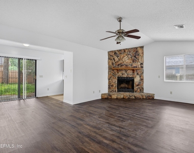 1445 Classic Oak Road W - Photo Thumbnail 6