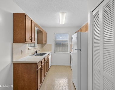1445 Classic Oak Road W - Photo Thumbnail 11