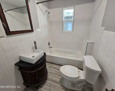 2536 Phyllis Street - Photo Thumbnail 13