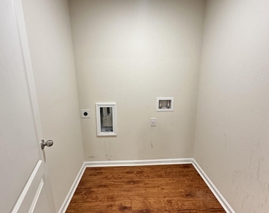 6761 Sandle Drive - Photo Thumbnail 8