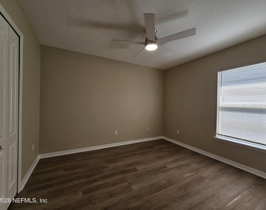 1616 Austin Lane - Photo Thumbnail 6