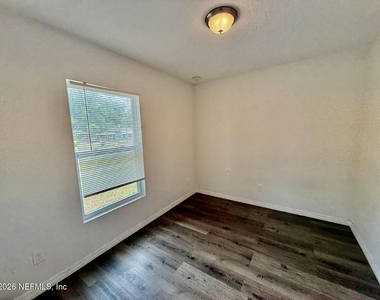 114 W 41st Street - Photo Thumbnail 3