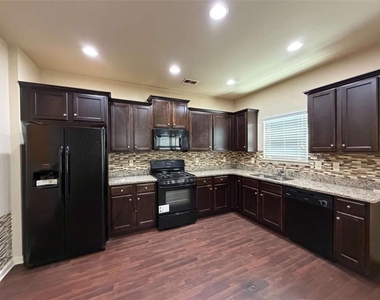 881 Franklin Mill Trace - Photo Thumbnail 7