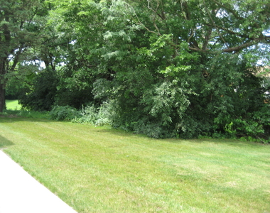 1980 Huntington Boulevard - Photo Thumbnail 5