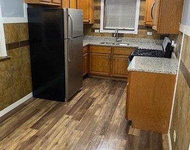 332 W 100th Street - Photo Thumbnail 10