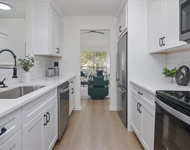 4033 Ravenwood Court - Photo Thumbnail 9