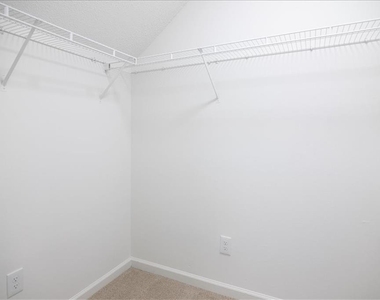 4033 Ravenwood Court - Photo Thumbnail 23