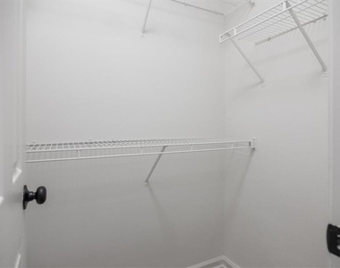 4033 Ravenwood Court - Photo Thumbnail 28