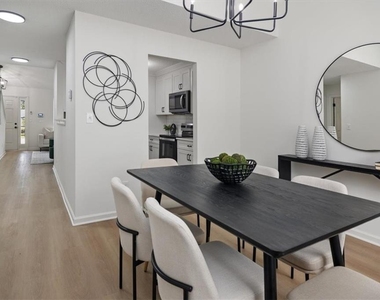 4033 Ravenwood Court - Photo Thumbnail 12