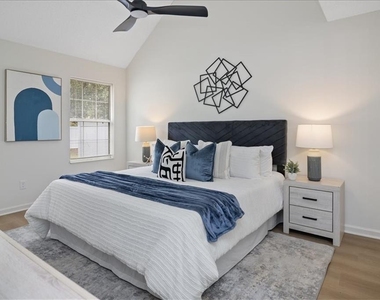 4033 Ravenwood Court - Photo Thumbnail 15